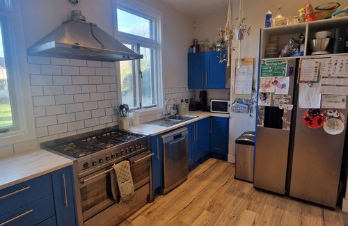 Terenure House | Large & Colourful, Family 4BD with Kids Playground