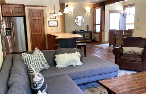 Telluride Condo | Large Comfortable Condo on 1 level, Spacious stone patio, 5 min to Skiing