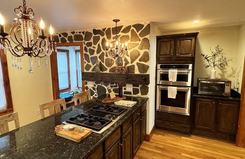 Danvers House | Large, Comfortable & Conveniently located Home