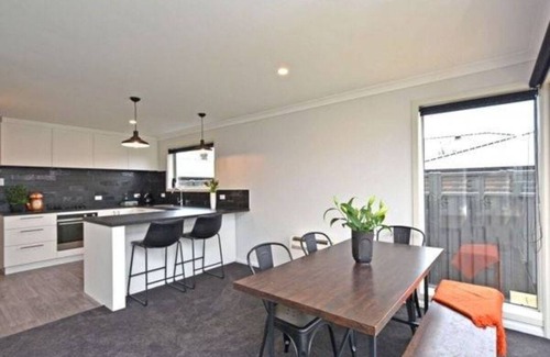 Invercargill House | Large Comfortable Modern 4 Bedroom Home