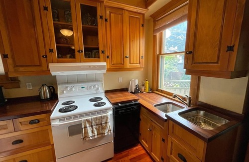 Liberty Village House | Large, comfortable, private three bedroom home in South Parkdale, Toronto!