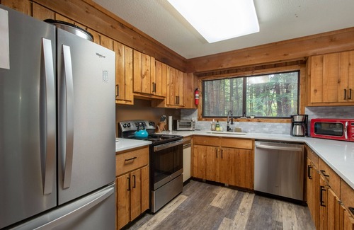 Winhall Ski Chalet | Large, comfortable Stratton home, a short drive to Manchester!