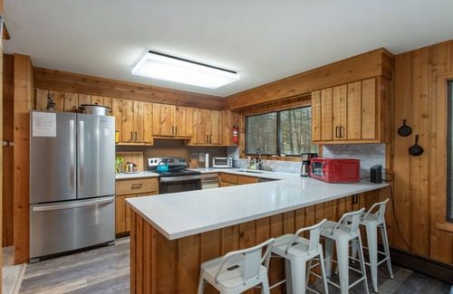 Winhall Ski Chalet | Large, comfortable Stratton home, a short drive to Manchester!
