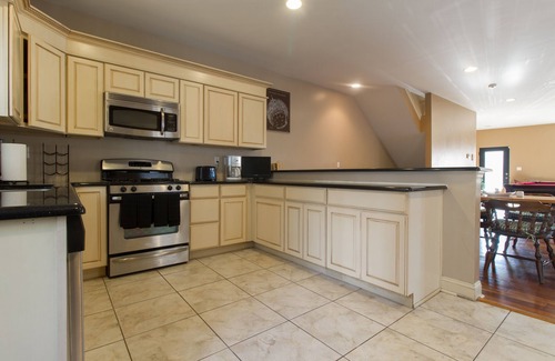 Queen Village House | Large + Comfortable! Great Location! Sleeps 9!