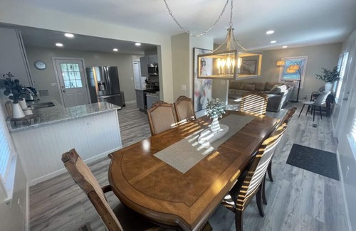 Windsor House | Large, Comfy Family House w/Lake & Beach access