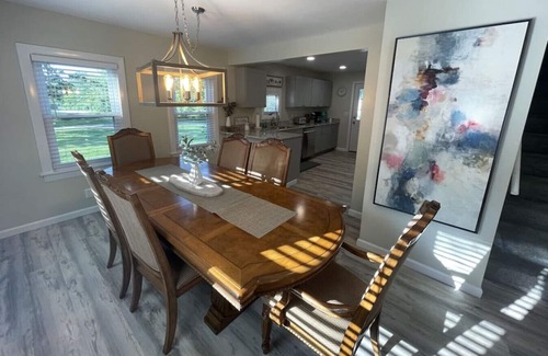 Windsor House | Large, Comfy Family House w/Lake & Beach access