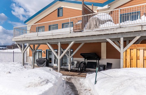 Chateau-Richer Condo | Large condo 20 min from Old Quebec city and Charlevoix. 3 bedrooms, 2 bathrooms
