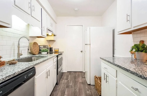 Southwest Raleigh Condo | Large condo close to downtown Raleigh!