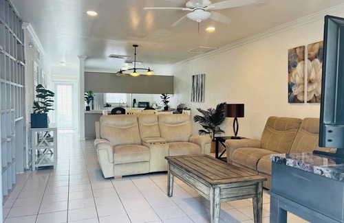 Nassau Condo | Large Condo on Cable Beach tourist strip - unit 3