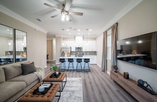 Greater Fondren Southwest House | Large Conference Room|Pet Ok|Private Yard|Gated