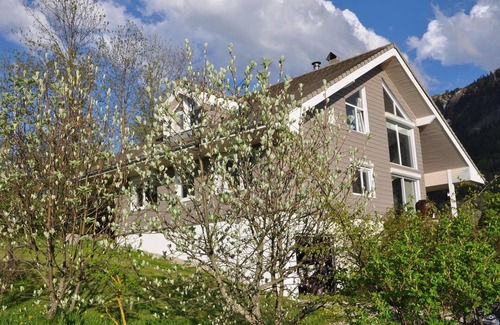 Thollon-les-Memises Ski Chalet | LARGE CONTEMPORARY CHALET WITH LAKE AND MOUNTAIN VIEWS IN SK MOUNTAIN STATION