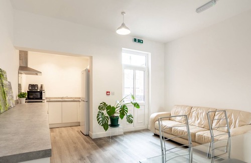 Normanton House | Large Contractor House*Free Parking*Close M1 & M62