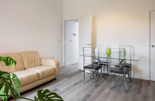 Normanton House | Large Contractor House*Free Parking*Close M1 & M62