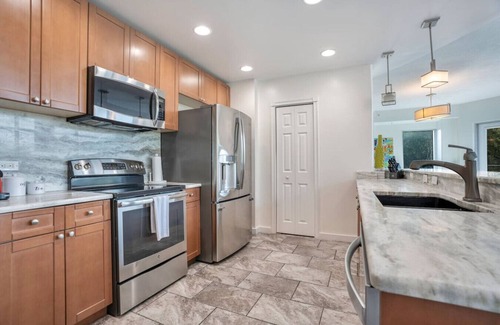 South Eola Apartment | Large Corner 3 Bdrm Oasis Lake Eola