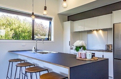 Ohakune House | Large & cosy mid century modern Mountain luxury