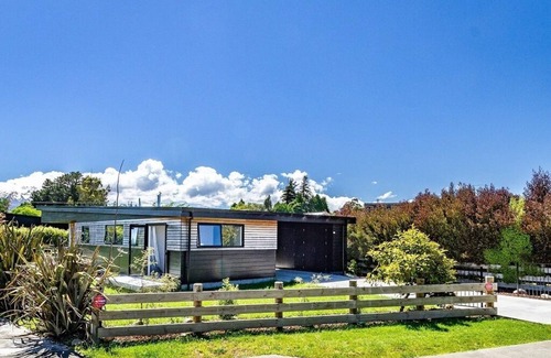 Ohakune House | Large & cosy mid century modern Mountain luxury
