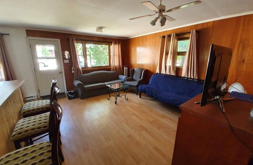 Wasaga Beach Cottage | Large Cottage, 2 min Walk to Beach, BCC #1