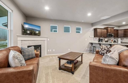 Ponderay Cottage | Large Cottage Near Downtown, Beach & Skiing #116