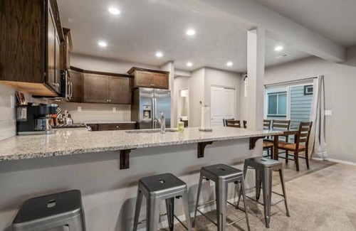 Ponderay Cottage | Large Cottage Near Downtown, Beach & Skiing #116