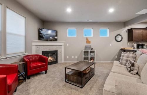 Ponderay Cottage | Large Cottage Near Downtown, Beach & Skiing #130