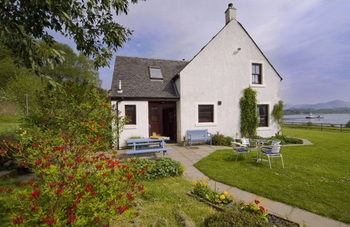 Benderloch House | Large cottage on shore of Scottish Loch