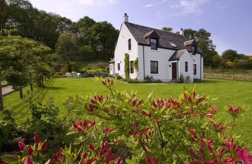 Benderloch House | Large cottage on shore of Scottish Loch