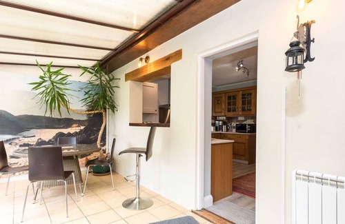 Southwater House | Large Cottage, sleeps 8-10, Semi rural, Summer Pool, Hot Tub & pet friendly