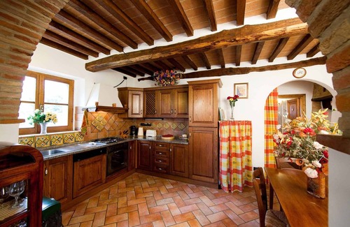 Cortona Apartment | Large country apartment in Cortona 3bed3bath with shared pool & gorgeous gardens