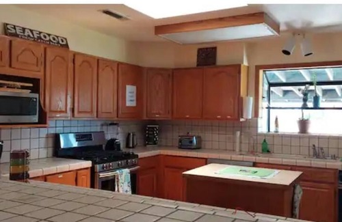 Lone Pine House | Large country home with 3 rooms and 3 baths