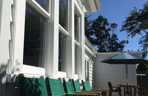 Pouawa House | Large country homestead with tennis court and pool. Only 5 mins from the beach.