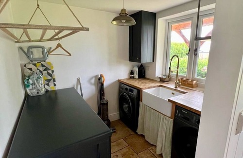 Atworth House | Large Country House; Dog-Friendly, Sleeps 12!