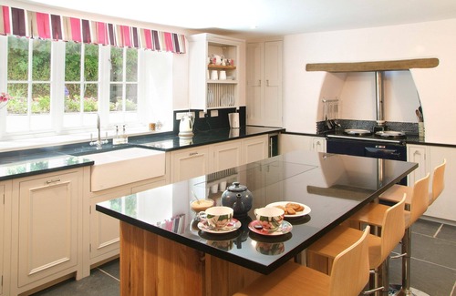 Mary Tavy House | Large country house with hot tub sleeping up to 12 in six bedrooms, perfect for special occasions