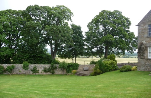 Falkland House | Large Country House sleeps 14, in 6 bedrooms, 5 bathrooms and a downstairs WC