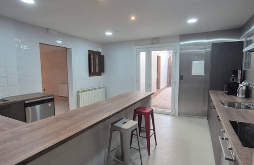 Alesanco House | Large Countryside Home in Rioja by vineyards – 9 rooms Sleeps 30 with Bar & BBQ