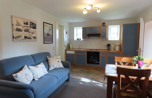 Fedderswarf Apartment | Large courtyard with lawn, garden shed and terrace, WLAN