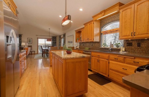 Richwood Cabin | Large & Cozy 4-bedroom cabin in Audubon with 2 kitchens