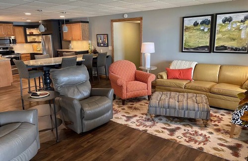 Richwood Cabin | Large & Cozy 4-bedroom cabin in Audubon with 2 kitchens