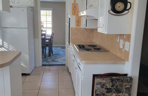 Tougaloo House | Large Cozy 4 bedroom home sleeps 8 w/heated pool