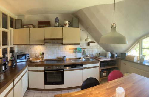 Schwabstedt Apartment | large, cozy apartment under reet in the listed geesthardenhaus