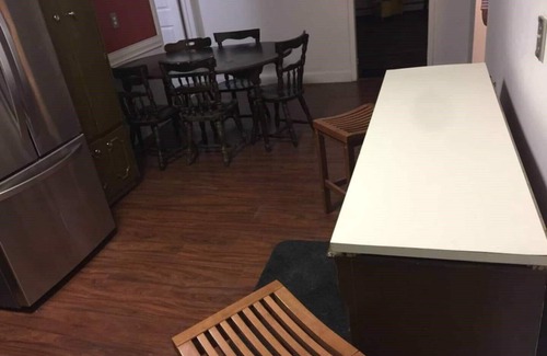 Middle Hope House | Large,Cozy,Bright Apartment, Business Themed.