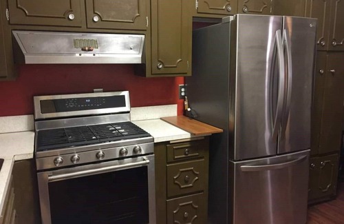 Middle Hope House | Large,Cozy,Bright Apartment, Business Themed.