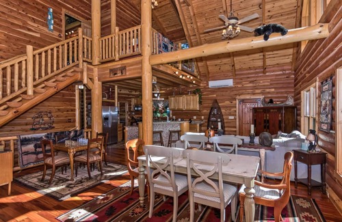 Leicester Cabin | Large Cozy Cabin in Asheville Area Mountains