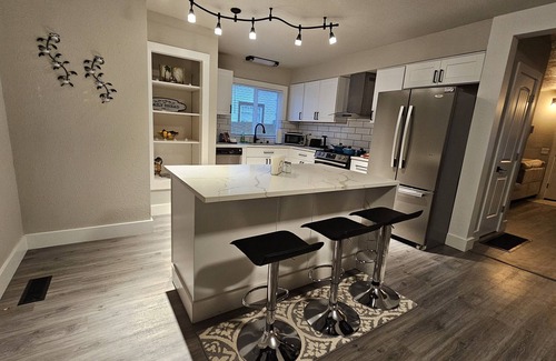 Lents House | Large Cozy Home