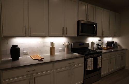 Jefferson Center House | Large, Cozy Room in Prime Location – Your Perfect Getaway!