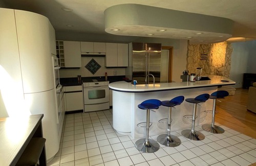 Rockford House | Large Custom Home with firetable, river access, Smart TV's, yard games and more