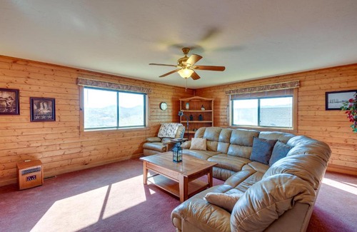 Diamond Valley House | Large Deck and Mountain Views Prescott Getaway!