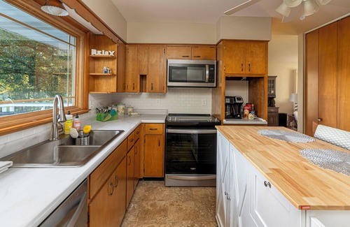 Wolf Creek House | Large Deck for the Family, Few Steps to the Lake
