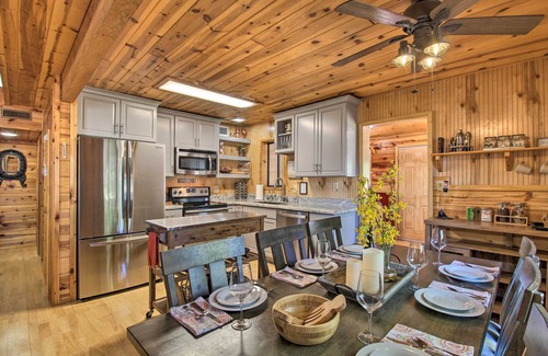 Show Low Cabin | Large Deck, Grill: Pet-Friendly Show Low Retreat!