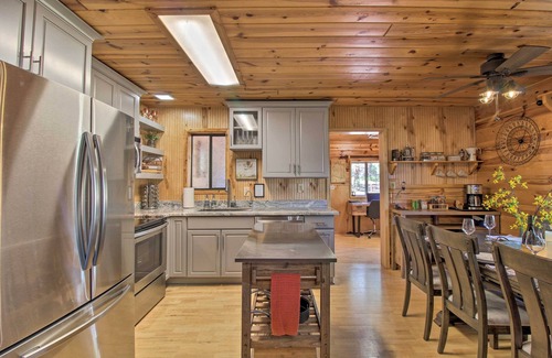 Show Low Cabin | Large Deck, Grill: Pet-Friendly Show Low Retreat!