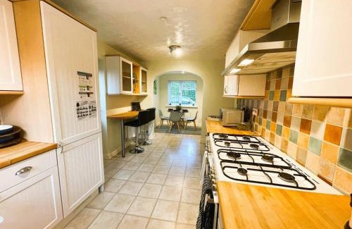 Ely House | Large detached House in ELY with FREE private parking
